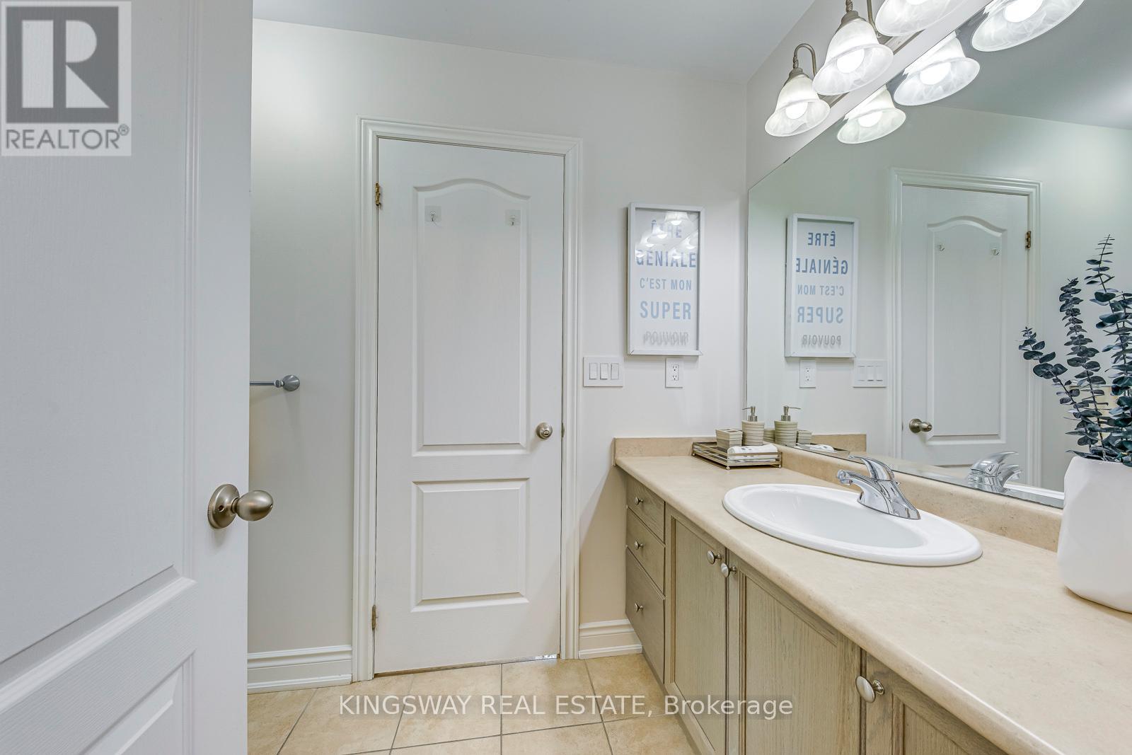 3232 Larry Crescent, Oakville, Ontario  L6M 0T1 - Photo 37 - W12207907