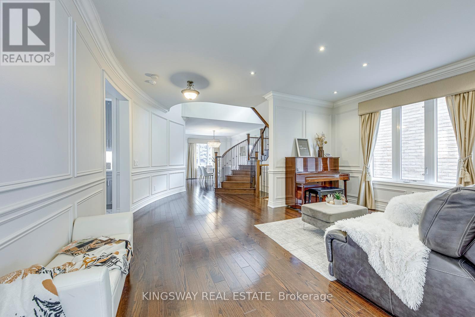 3232 Larry Crescent, Oakville, Ontario  L6M 0T1 - Photo 4 - W12207907