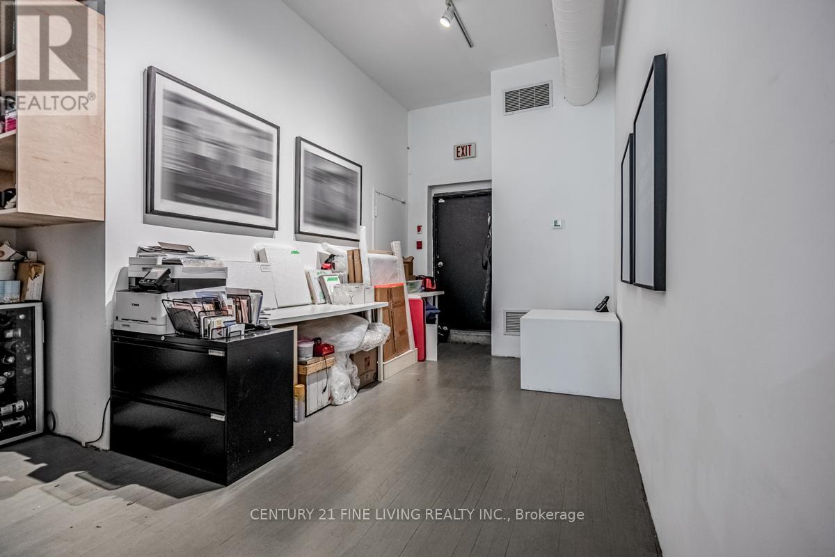 3048 Dundas Street W, Toronto, Ontario  M6P 1Z3 - Photo 12 - W12207937