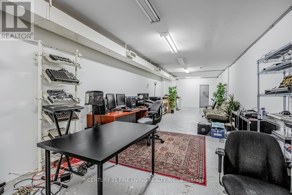 3048 Dundas Street W, Toronto, Ontario  M6P 1Z3 - Photo 13 - W12207937