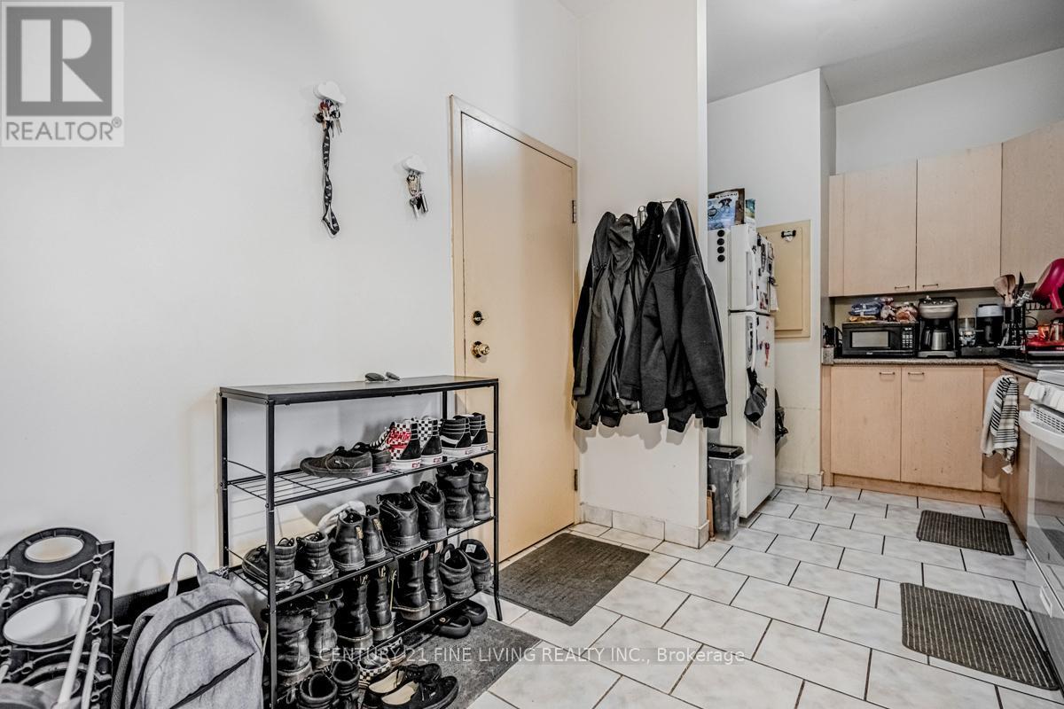 3048 Dundas Street W, Toronto, Ontario  M6P 1Z3 - Photo 14 - W12207937