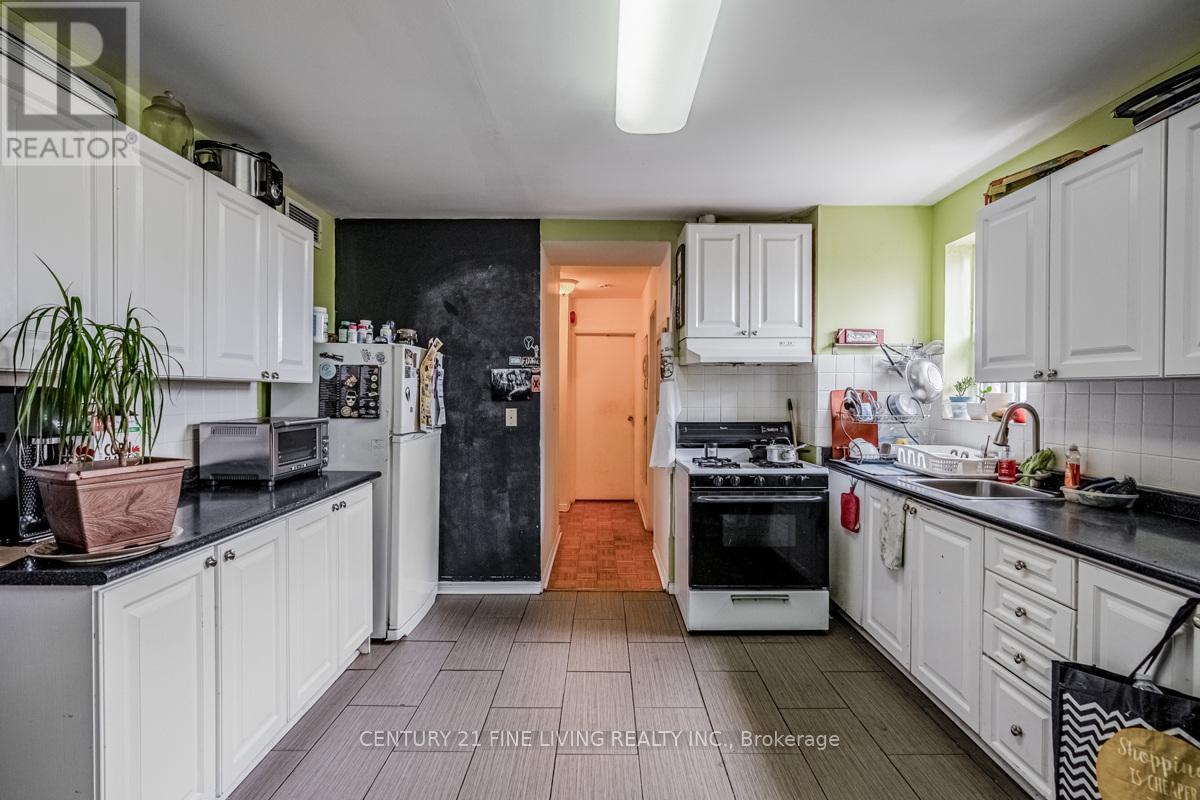 3048 Dundas Street W, Toronto, Ontario  M6P 1Z3 - Photo 25 - W12207937