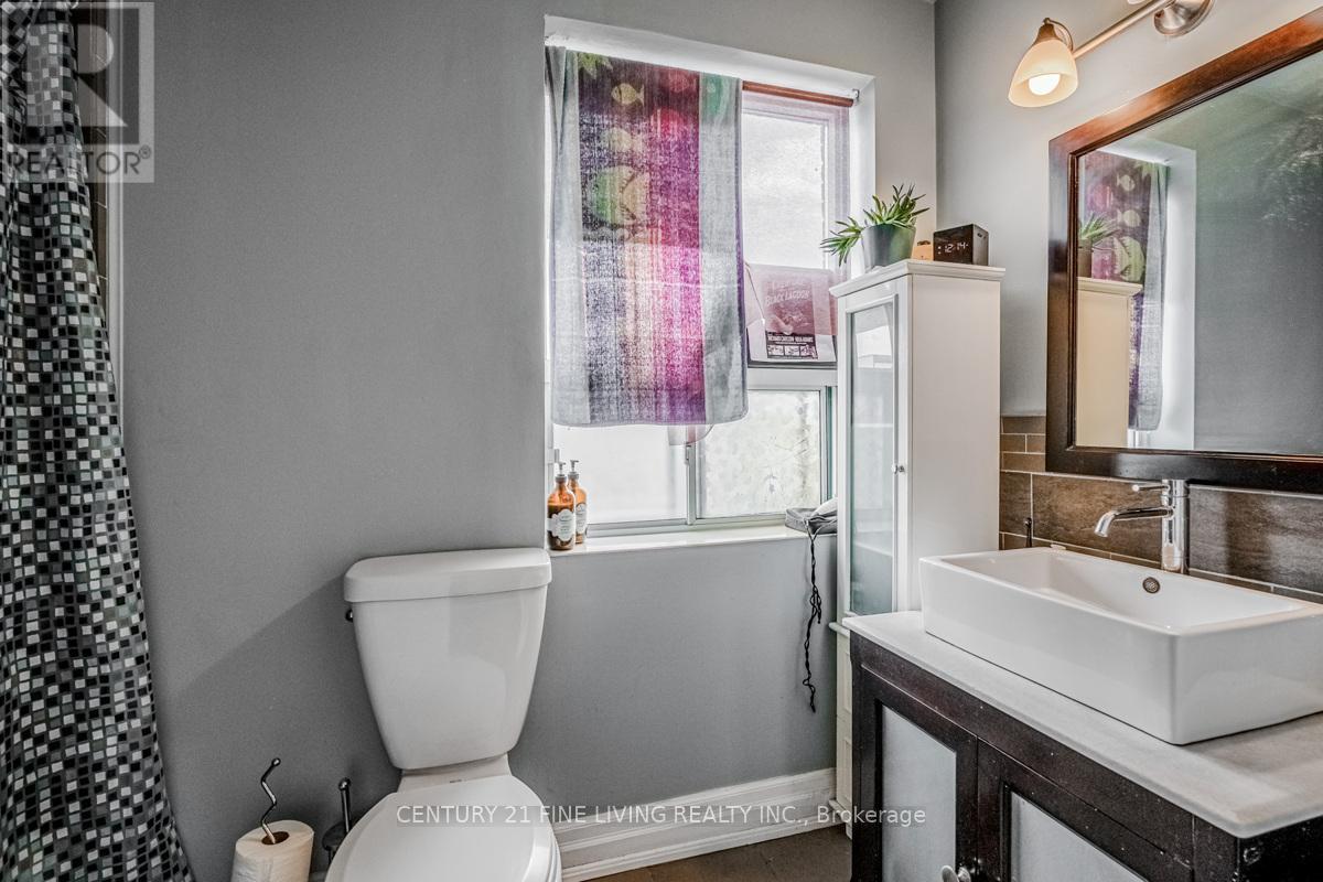 3048 Dundas Street W, Toronto, Ontario  M6P 1Z3 - Photo 26 - W12207937
