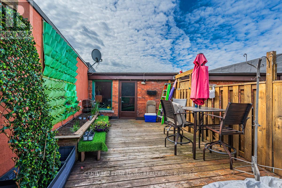 3048 Dundas Street W, Toronto, Ontario  M6P 1Z3 - Photo 27 - W12207937
