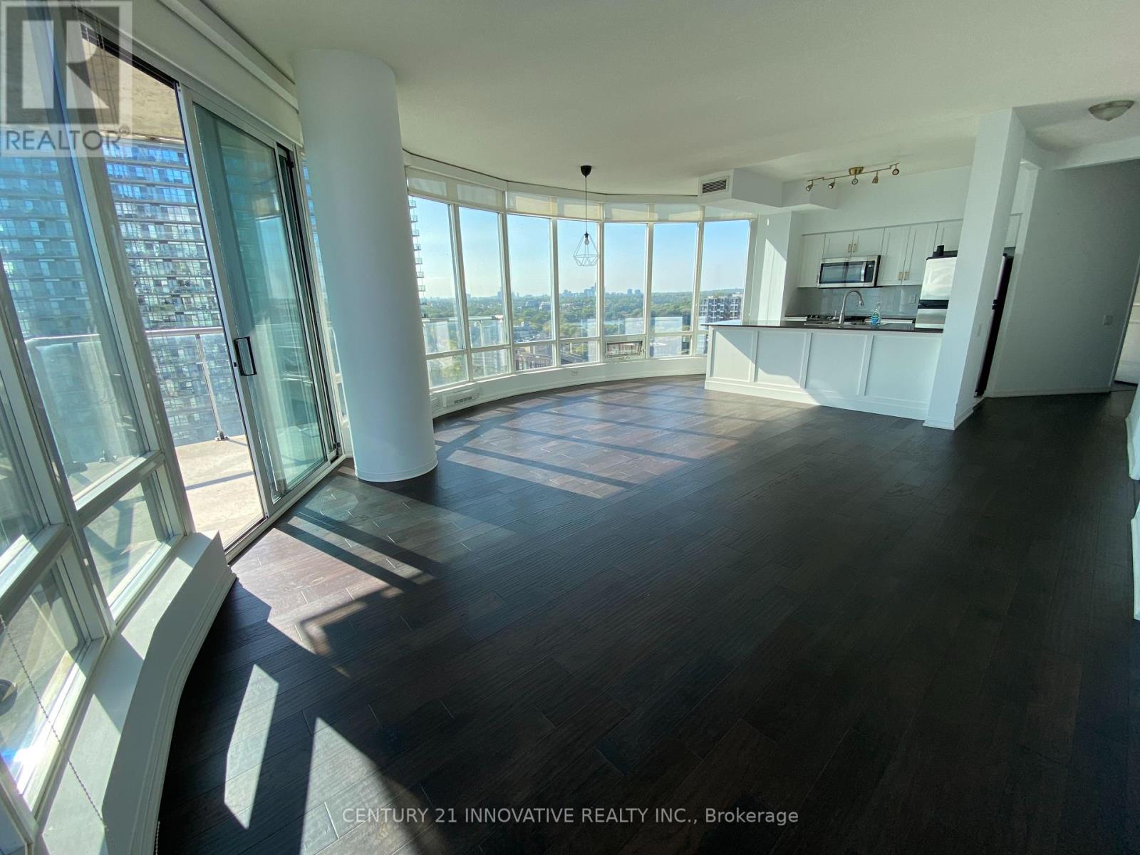 2010 - 15 Windermere Avenue, Toronto (High Park-Swansea), Ontario  M6S 5A2 - Photo 2 - W12207968