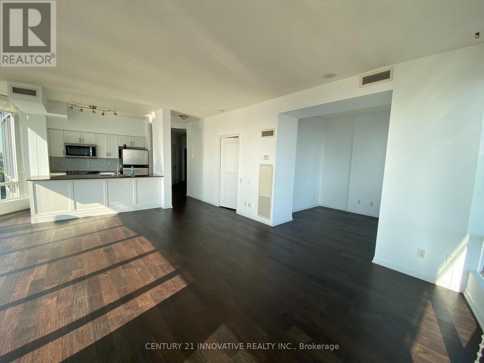 2010 - 15 Windermere Avenue, Toronto (High Park-Swansea), Ontario  M6S 5A2 - Photo 9 - W12207968