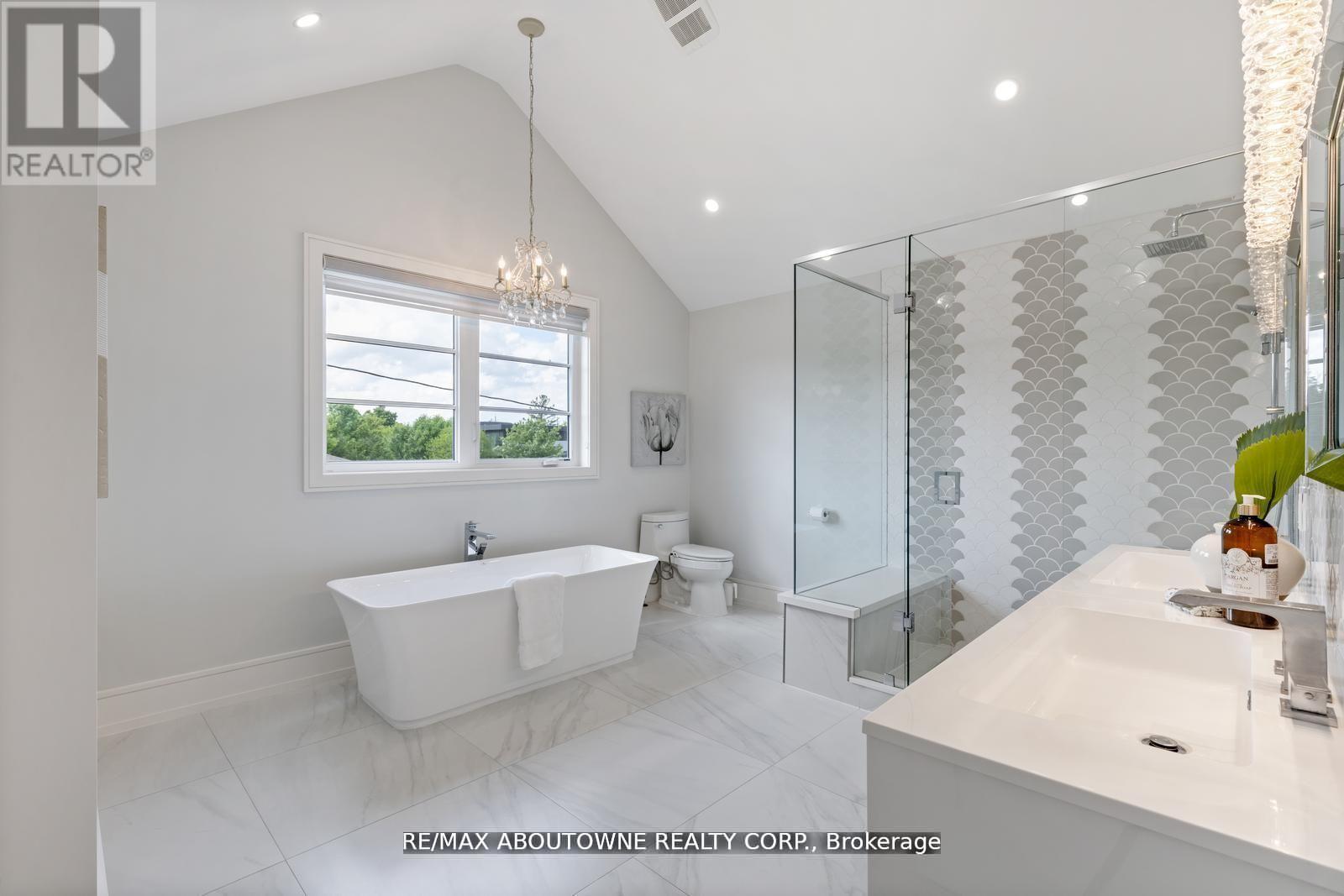 265 Woodale Avenue, Oakville (Wo West), Ontario  L6K 2N3 - Photo 23 - W12207979