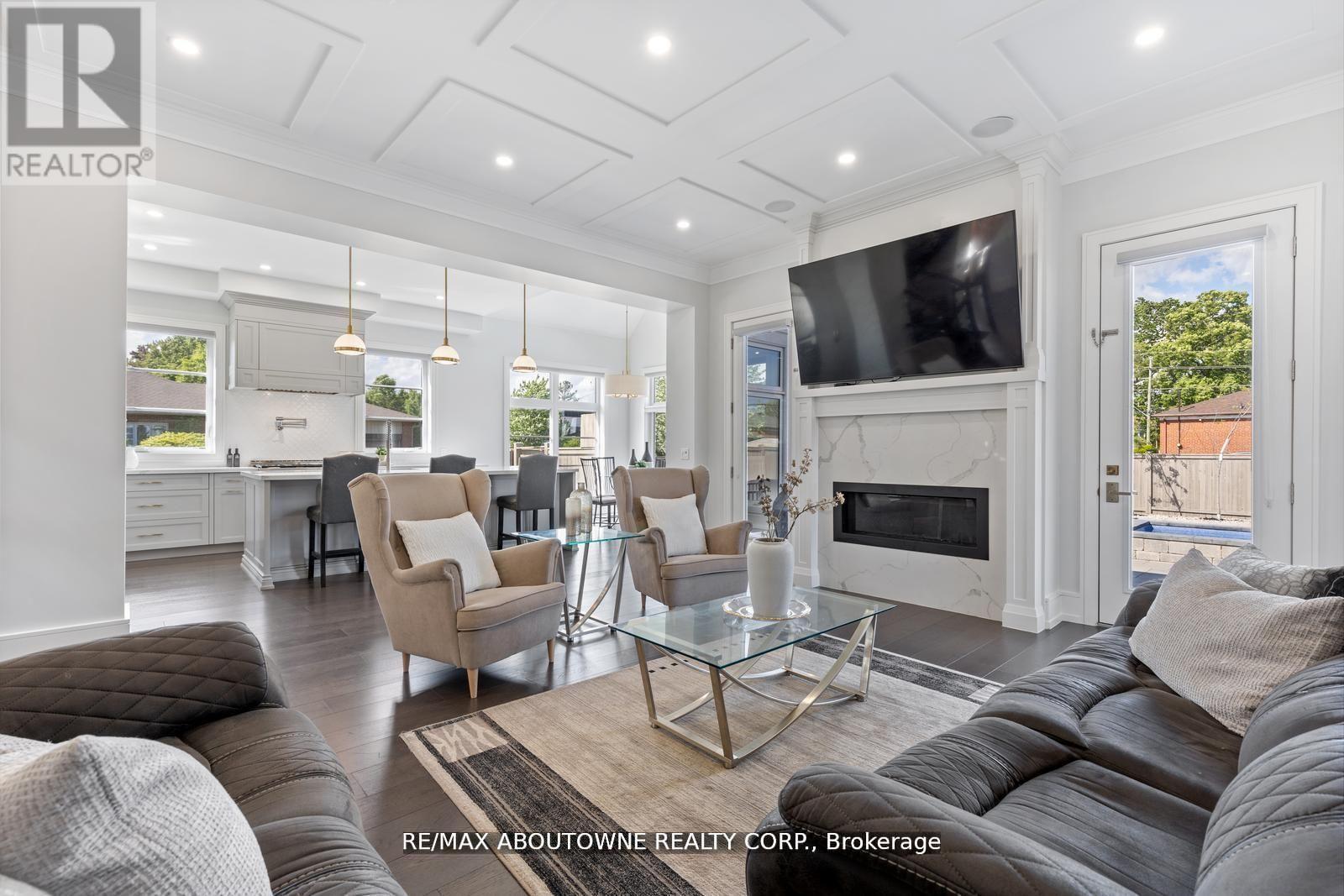 265 Woodale Avenue, Oakville (Wo West), Ontario  L6K 2N3 - Photo 7 - W12207979