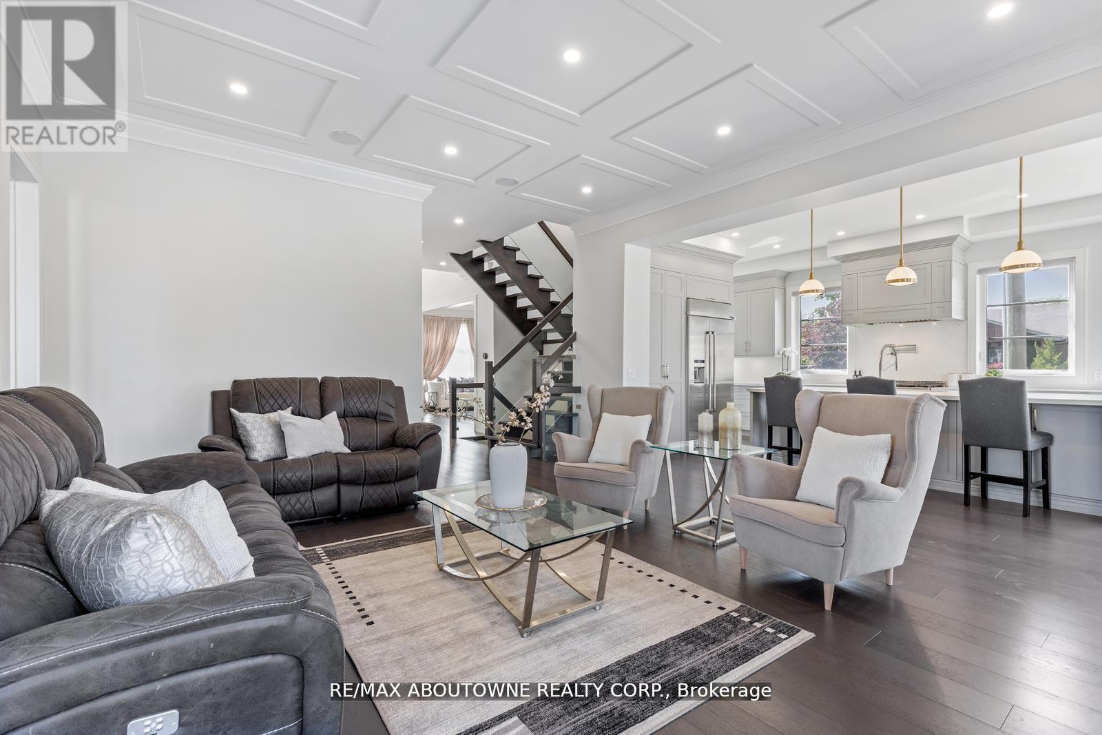 265 Woodale Avenue, Oakville (Wo West), Ontario  L6K 2N3 - Photo 9 - W12207979