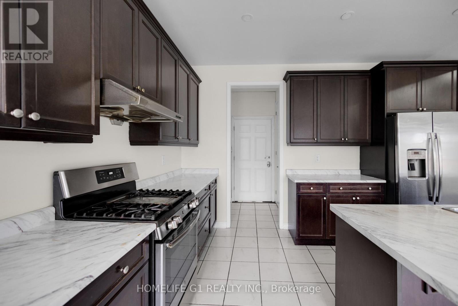 158 Thornbush Boulevard, Brampton (Northwest Brampton), Ontario  L7A 0G4 - Photo 12 - W12207985