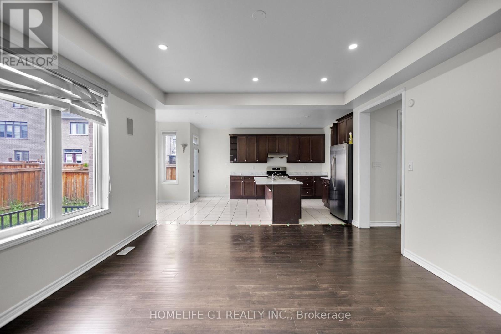 158 Thornbush Boulevard, Brampton (Northwest Brampton), Ontario  L7A 0G4 - Photo 8 - W12207985