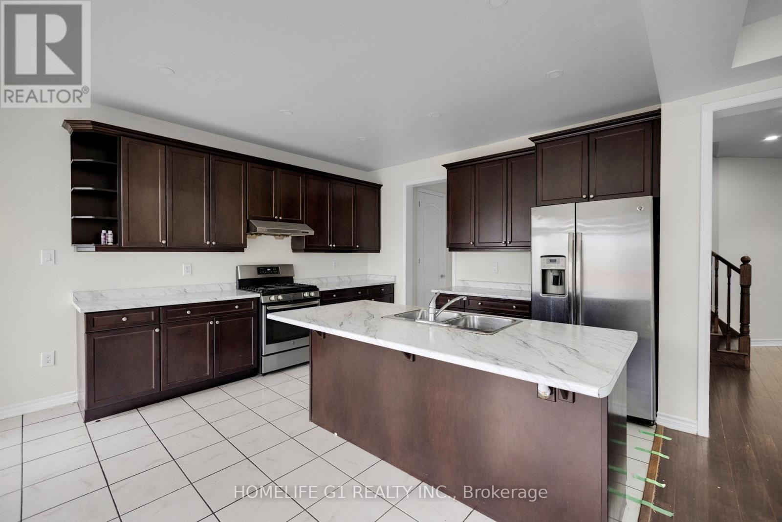 158 Thornbush Boulevard, Brampton (Northwest Brampton), Ontario  L7A 0G4 - Photo 9 - W12207985