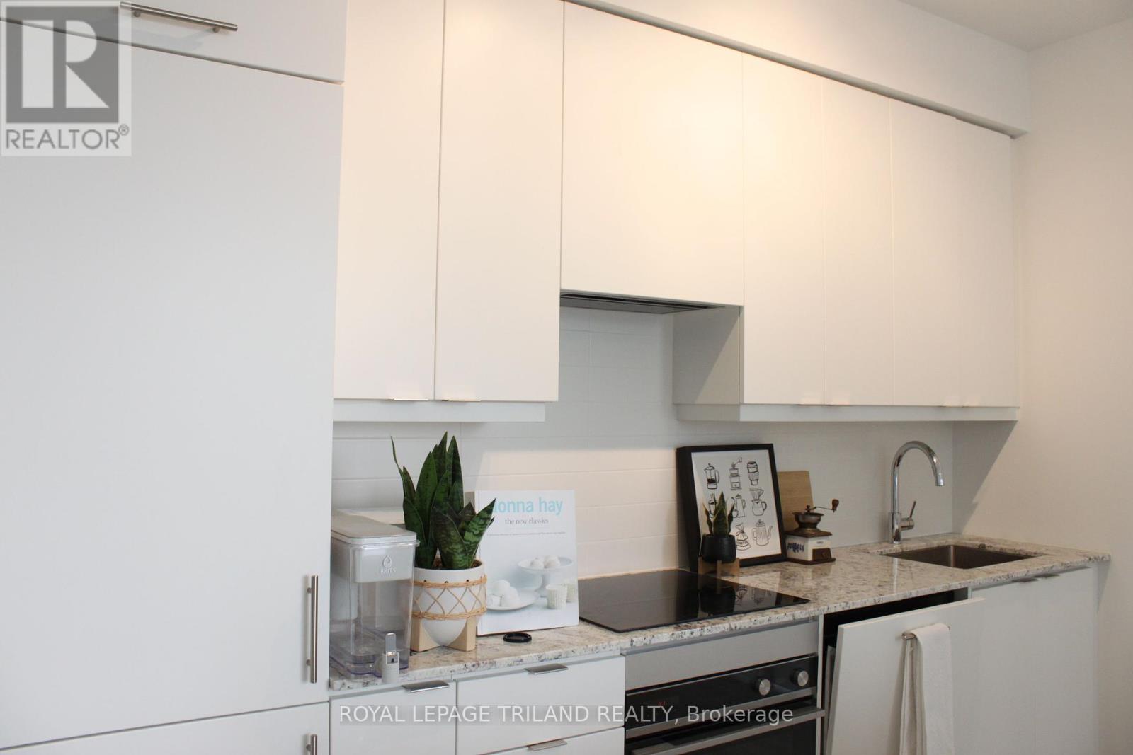 3008 - 30 Elm Drive, Mississauga (City Centre), Ontario  L5B 0N6 - Photo 13 - W12208048