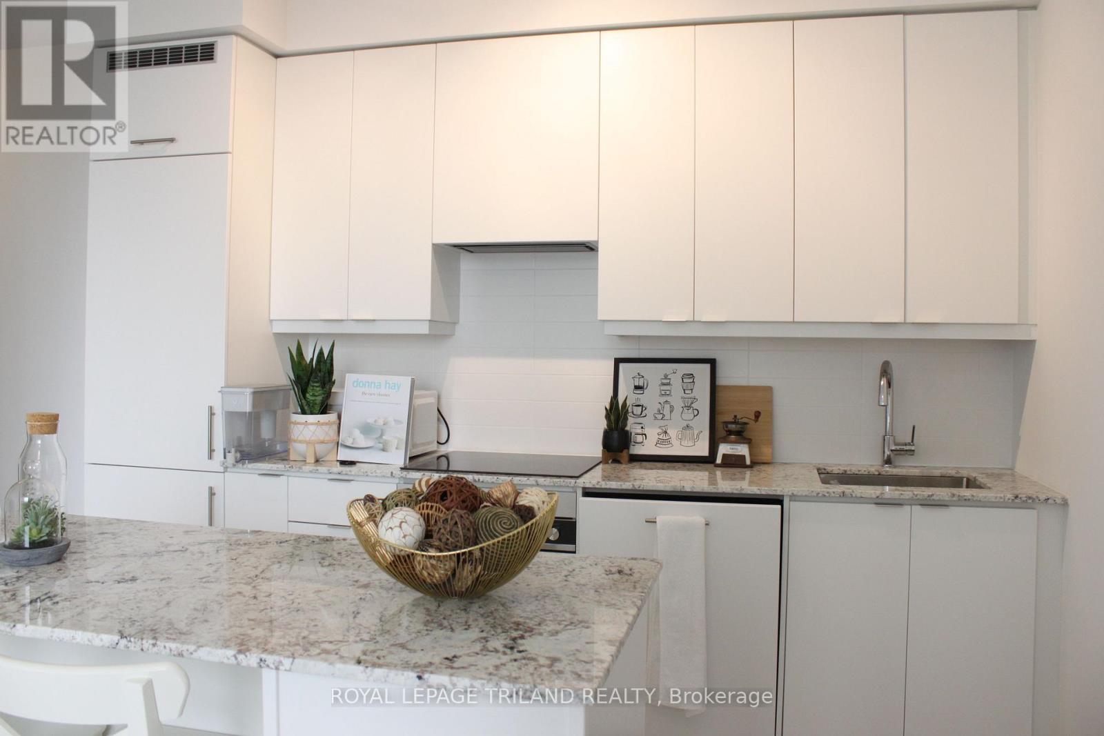 3008 - 30 Elm Drive, Mississauga (City Centre), Ontario  L5B 0N6 - Photo 8 - W12208049