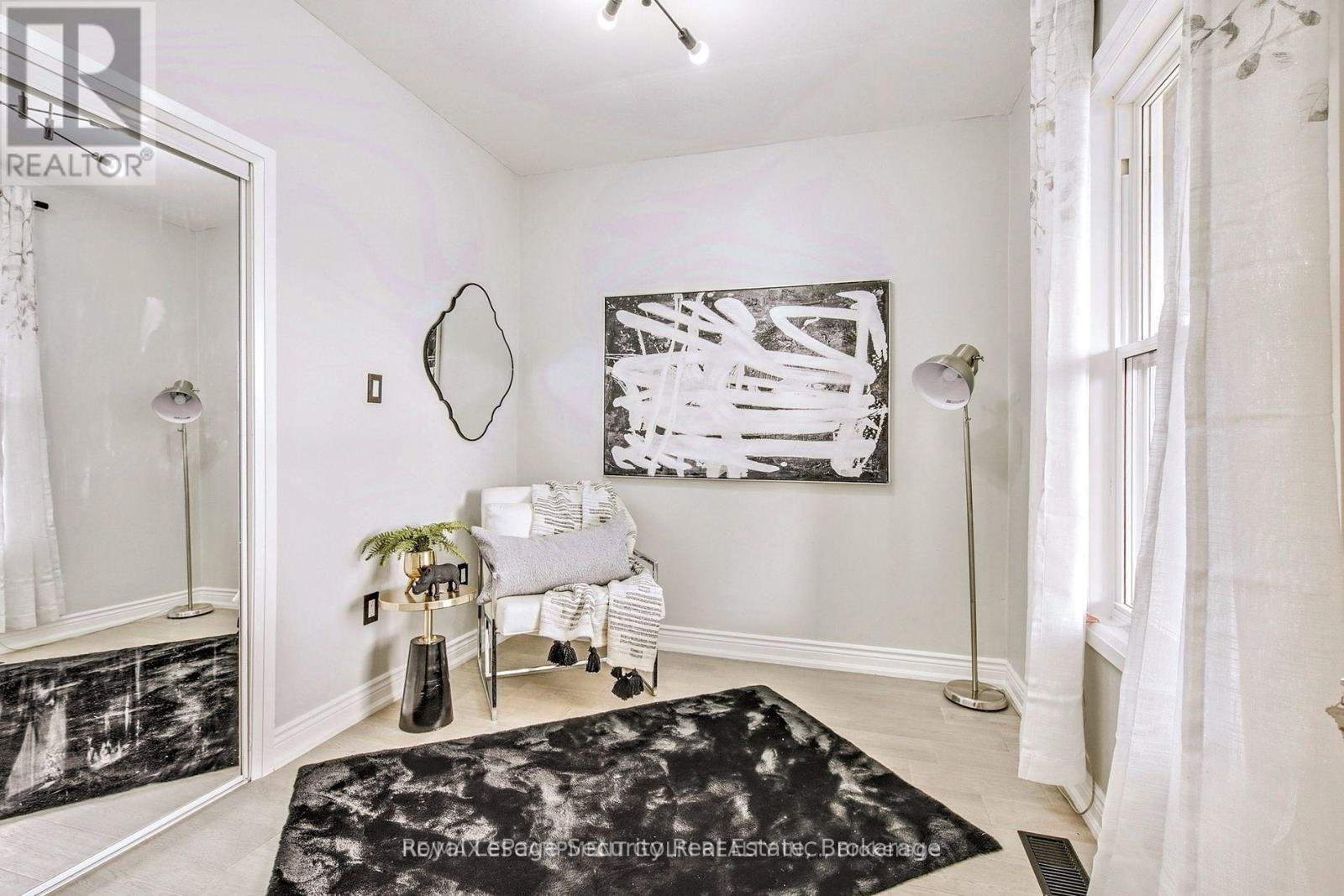 St - 242 Clarence Street, Brantford, Ontario  N3R 3T5 - Photo 17 - X12207735