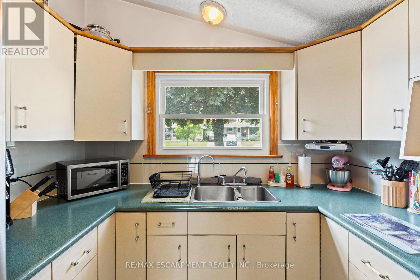 61 Orphir Road, Hamilton (Corman), Ontario  L8K 3Z3 - Photo 9 - X12207863