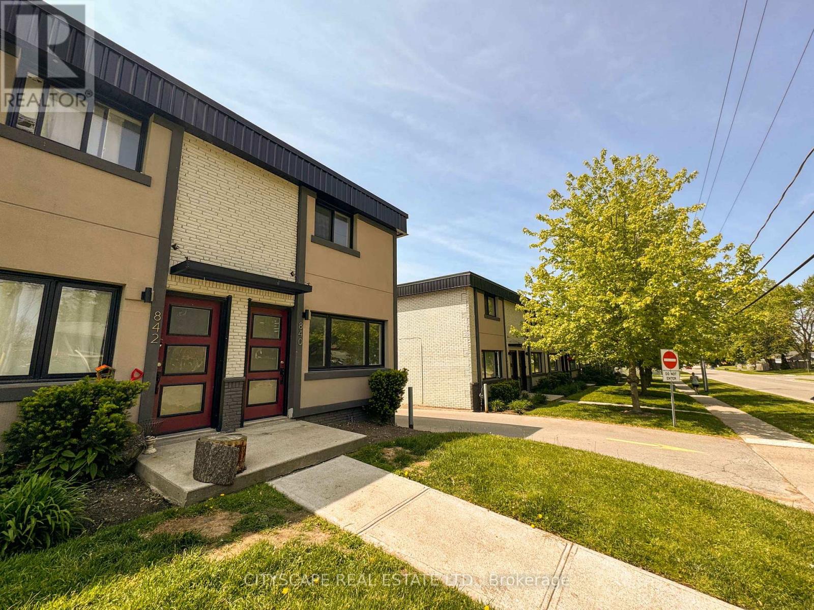 840 Alice Street, Woodstock (Woodstock - South), Ontario  N4S 2J3 - Photo 2 - X12207890