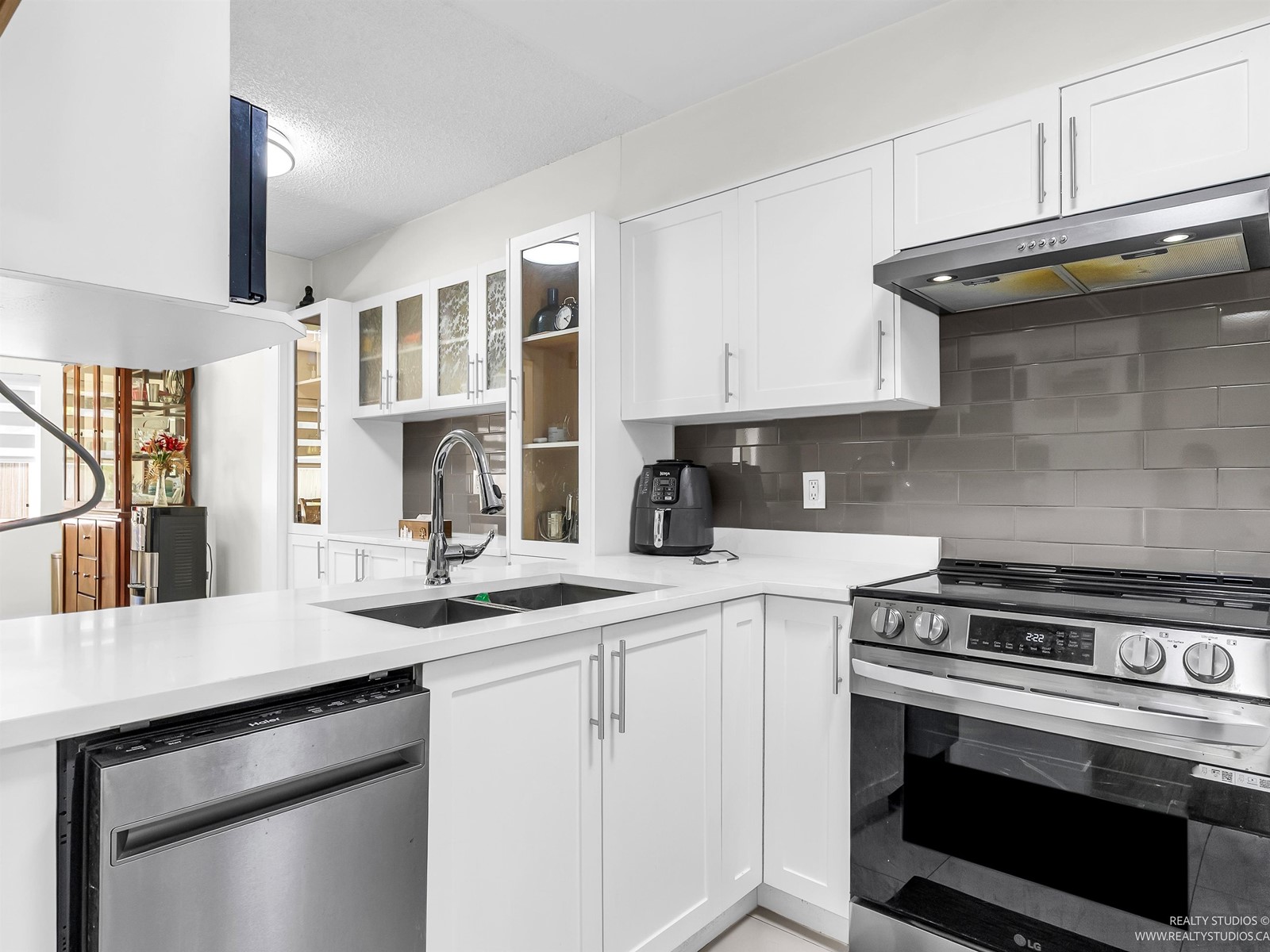 13504 79a Avenue, Surrey, British Columbia  V3W 2Z2 - Photo 6 - R3013048
