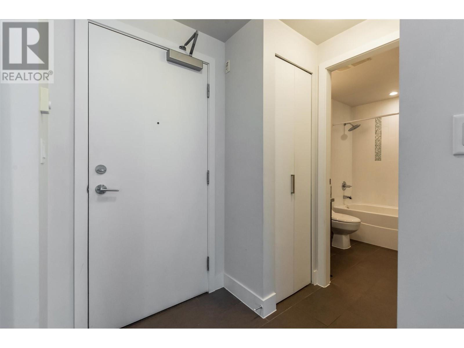 209 2957 Glen Drive, Coquitlam, British Columbia  V3B 0B5 - Photo 4 - R3013148