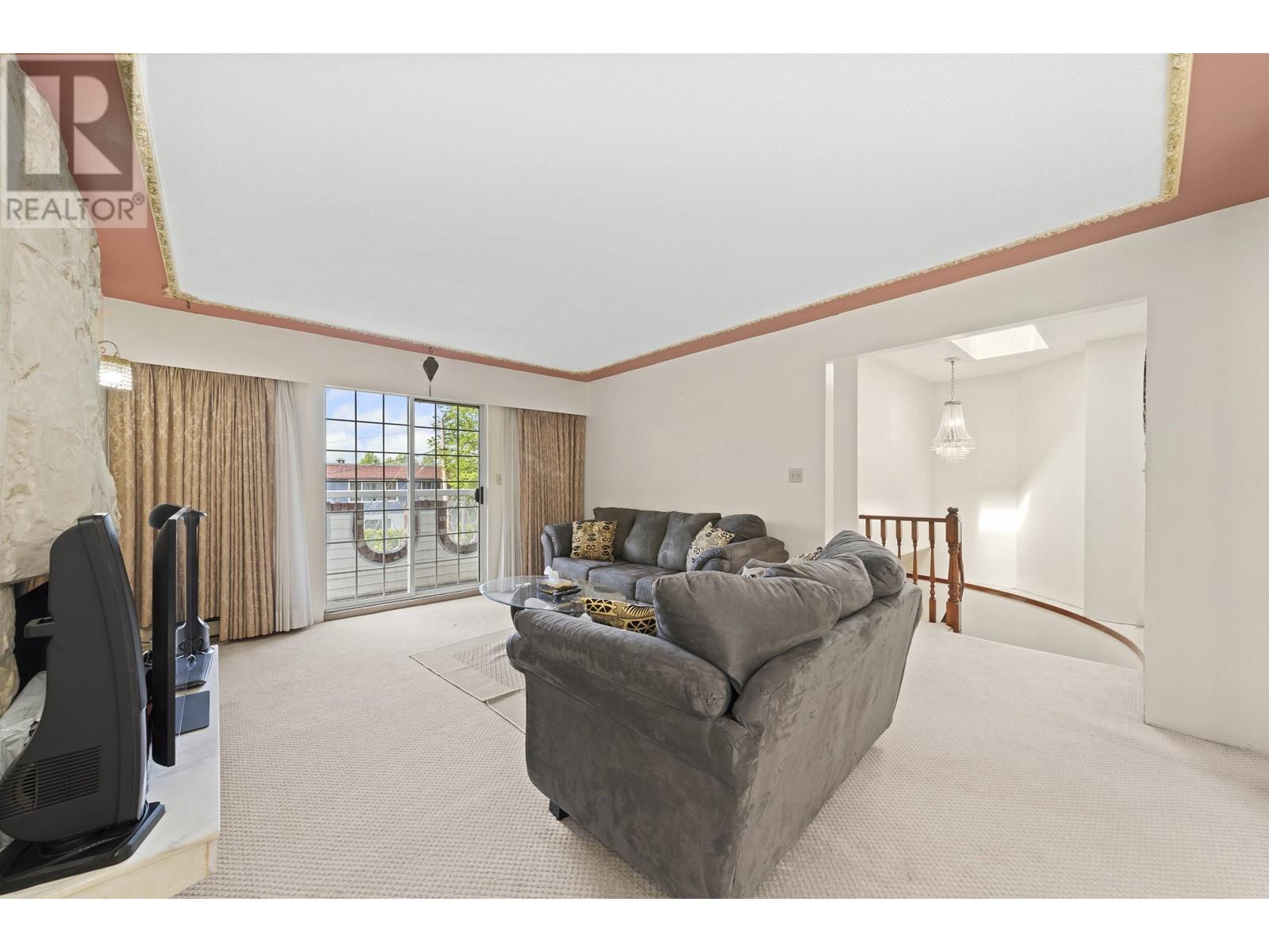 5990 Joyce Street, Vancouver, British Columbia  V5R 4J2 - Photo 5 - R3013155