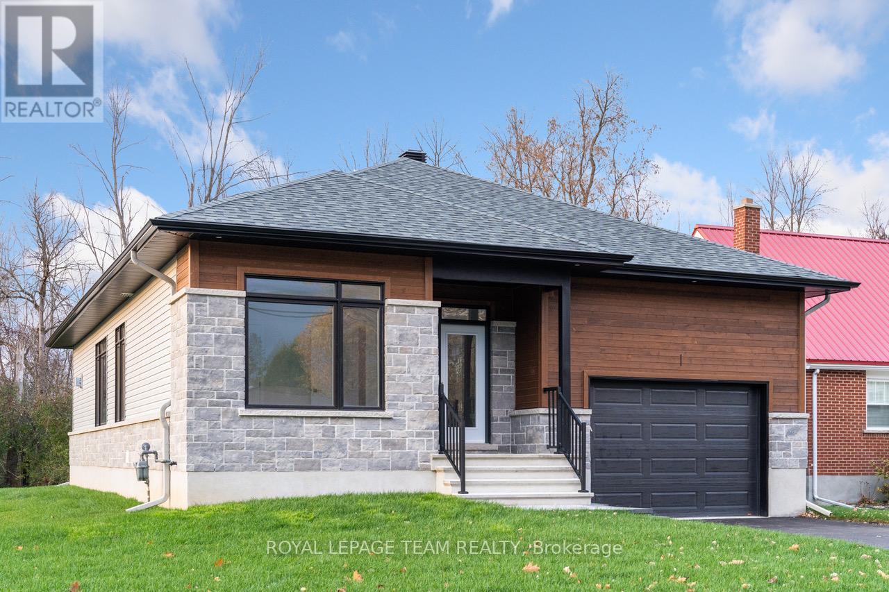 1 Duke Street, Brockville, Ontario  K6V 3J2 - Photo 2 - X12208043