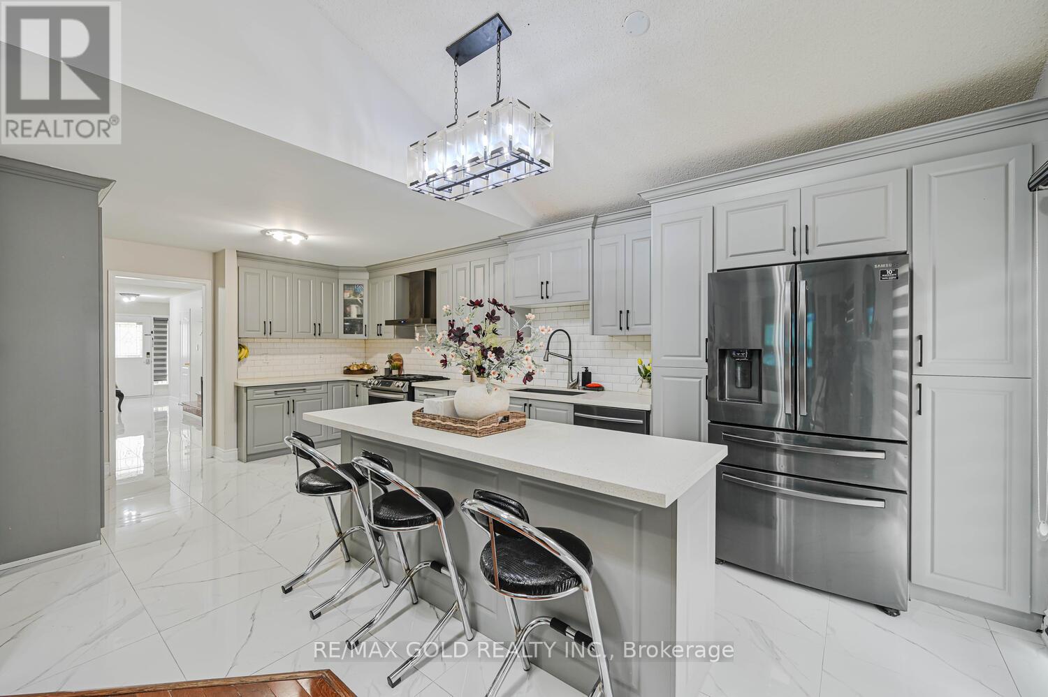 111 Mint Leaf Boulevard, Brampton, Ontario  L6R 2Y9 - Photo 2 - W12204471