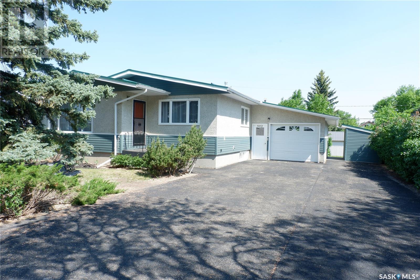 502 6th AVENUE W, assiniboia, Saskatchewan