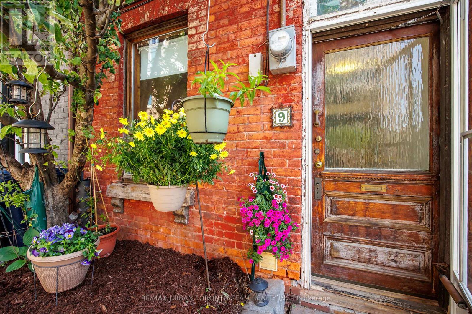 9 Percy Street, Toronto, Ontario  M5A 3M7 - Photo 2 - C12208053