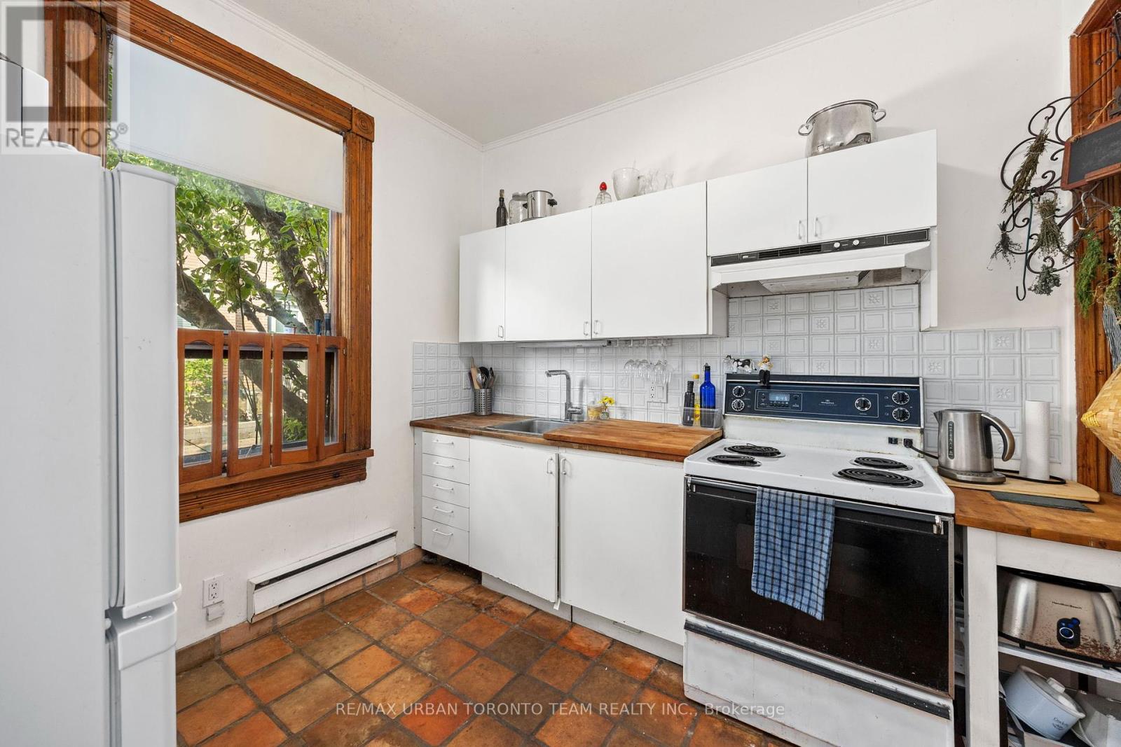 9 Percy Street, Toronto, Ontario  M5A 3M7 - Photo 4 - C12208053