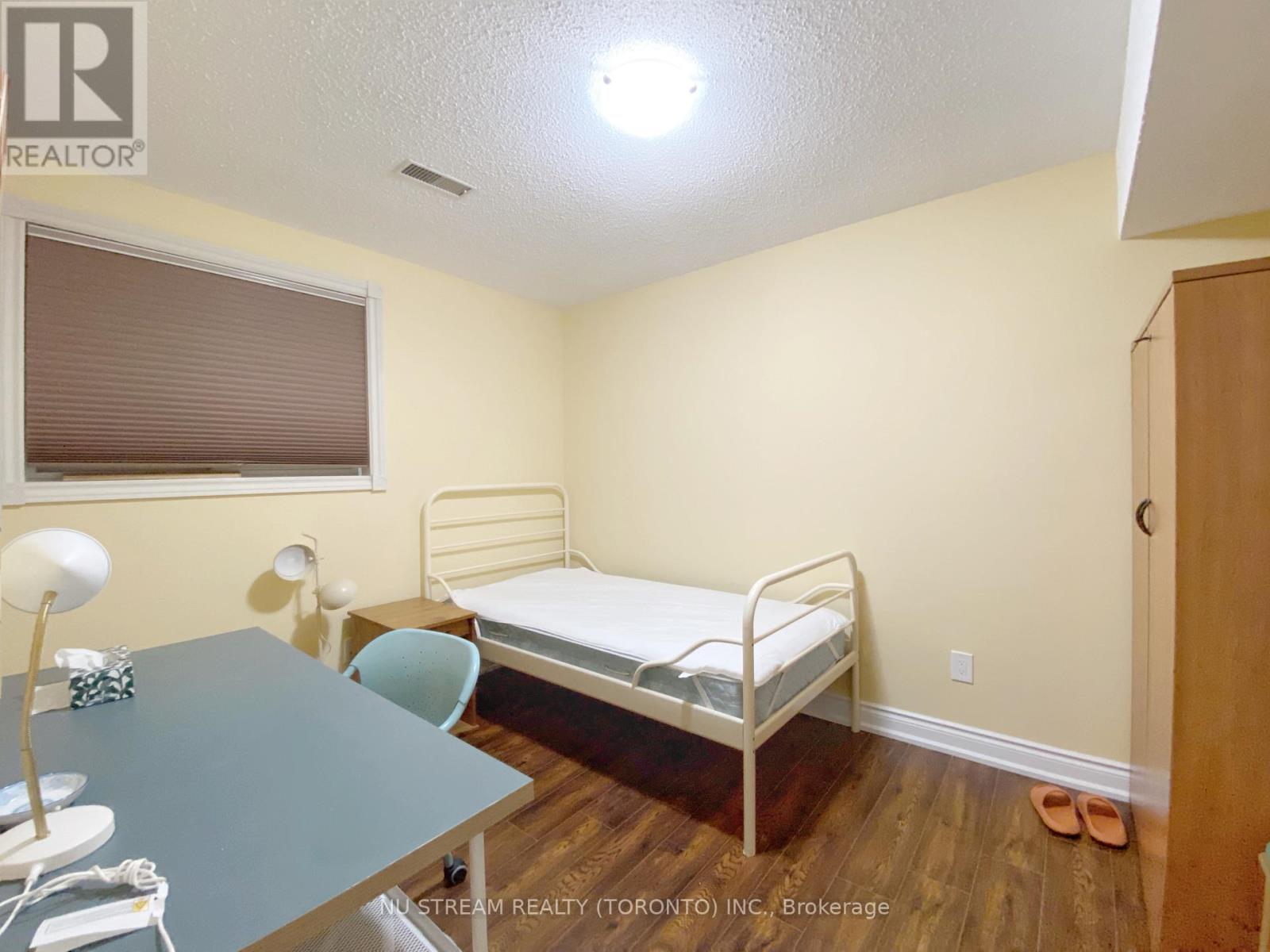 Bedroom - 115 Briggs Avenue, Richmond Hill, Ontario  L4B 3J5 - Photo 11 - N12138656