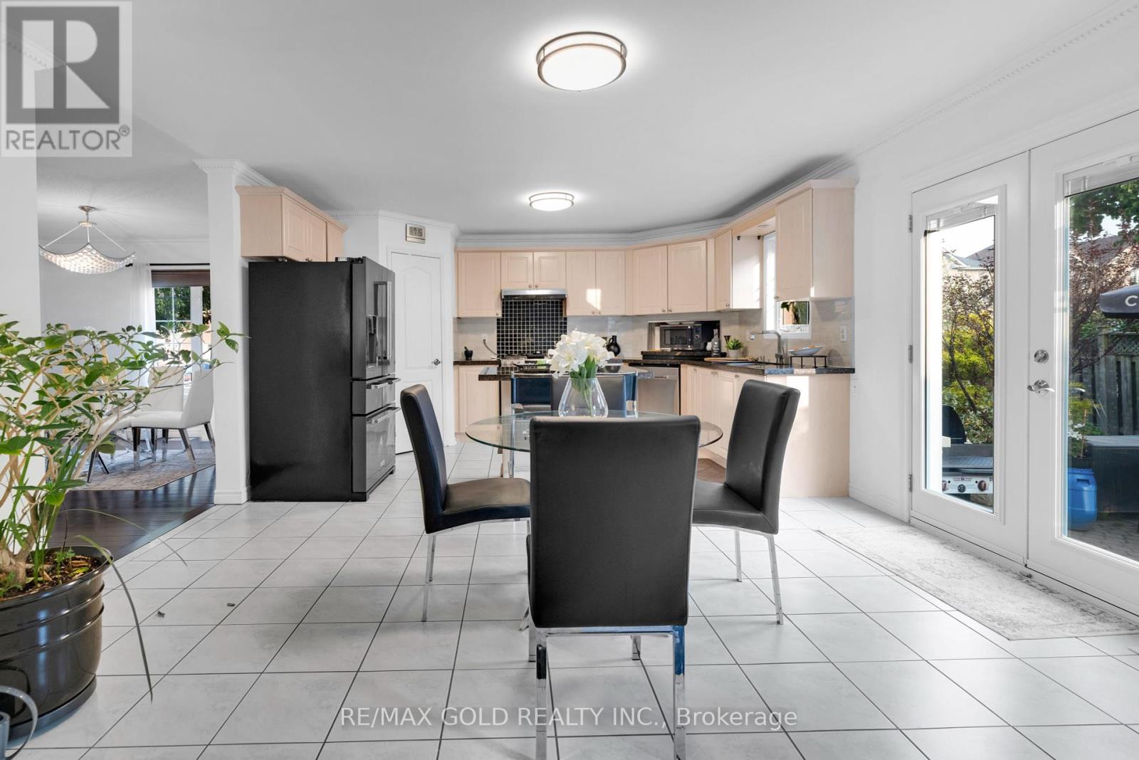 12 Mediterra Drive E, Brampton, Ontario  L7A 2H1 - Photo 24 - W12205194