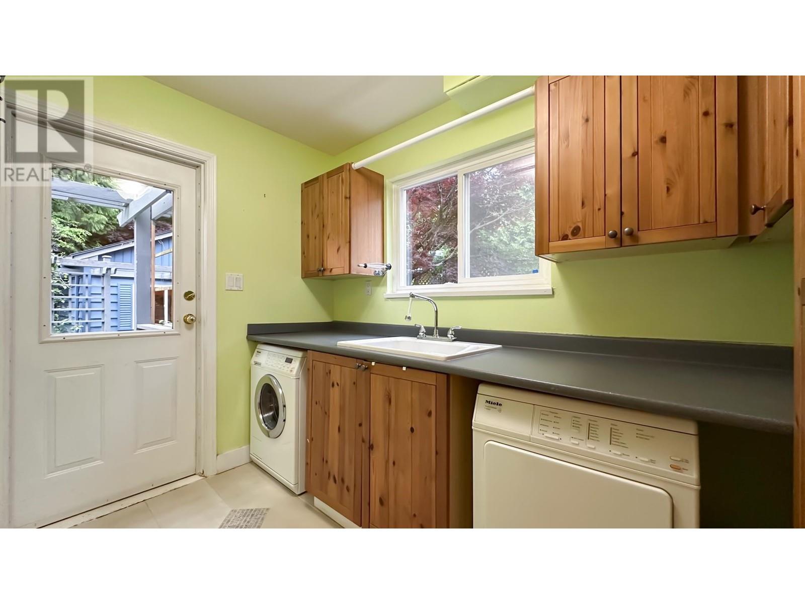 2704 Kilmarnock Crescent, North Vancouver, British Columbia  V7J 2Z5 - Photo 31 - R3013182