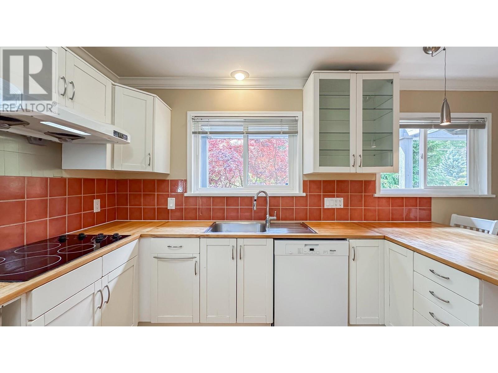 2704 Kilmarnock Crescent, North Vancouver, British Columbia  V7J 2Z5 - Photo 9 - R3013182