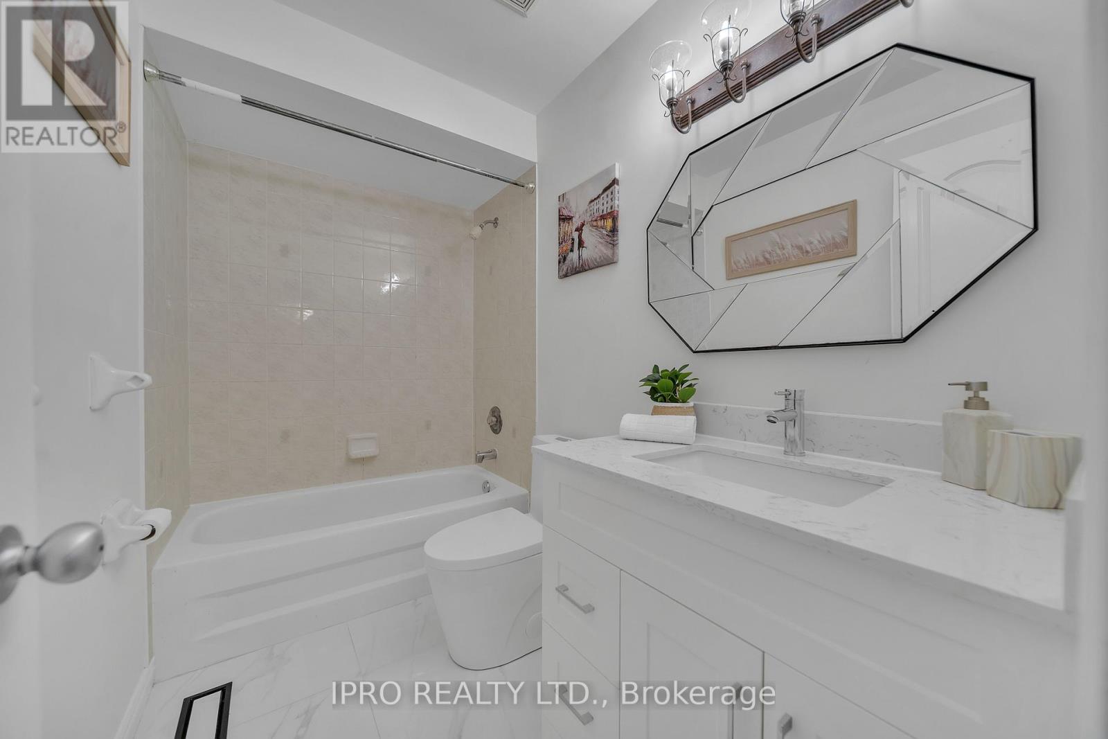 18 Tessler Crescent, Brampton, Ontario  L6X 4P8 - Photo 29 - W12208030