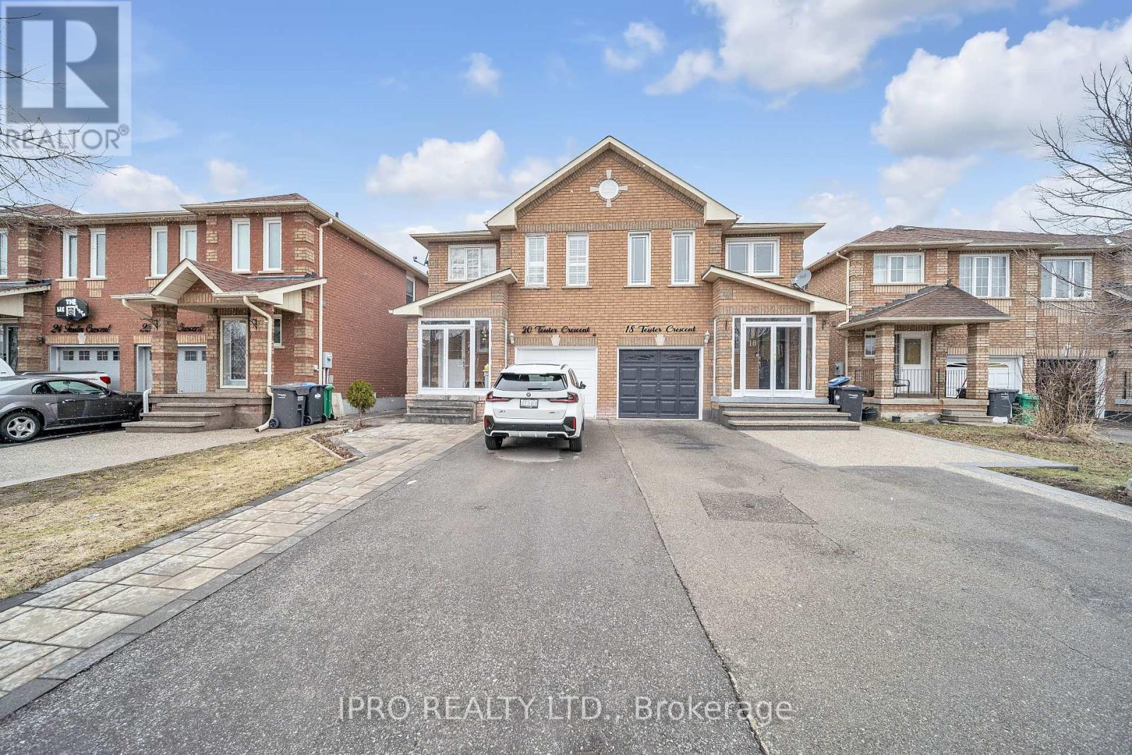 18 Tessler Crescent, Brampton, Ontario  L6X 4P8 - Photo 3 - W12208030