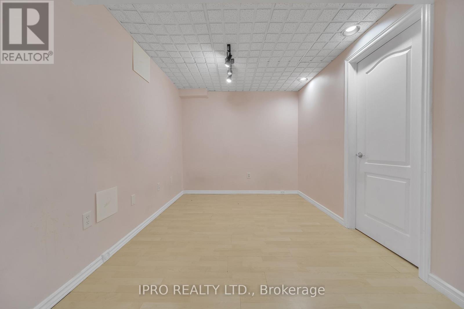 18 Tessler Crescent, Brampton, Ontario  L6X 4P8 - Photo 35 - W12208030