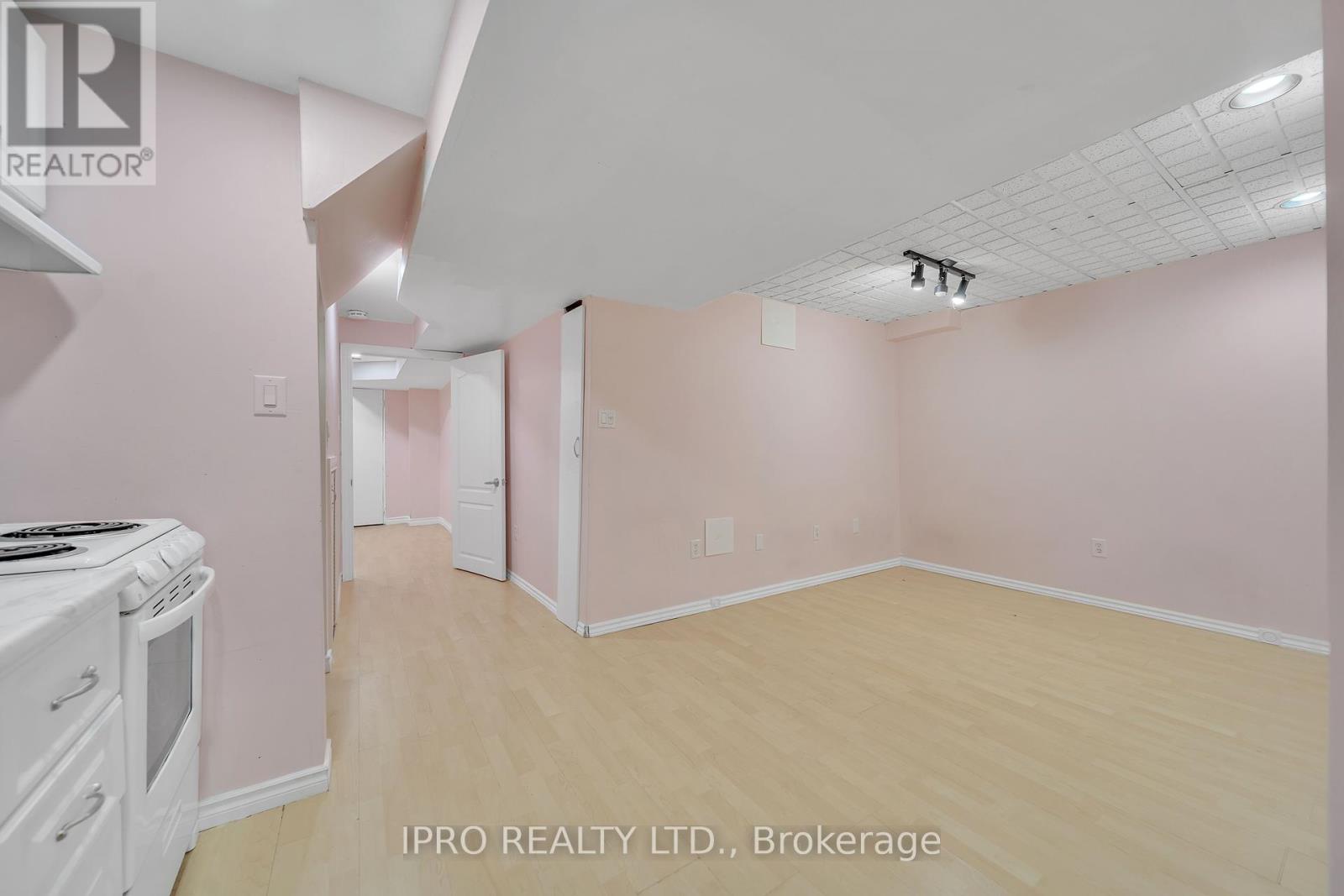 18 Tessler Crescent, Brampton, Ontario  L6X 4P8 - Photo 36 - W12208030