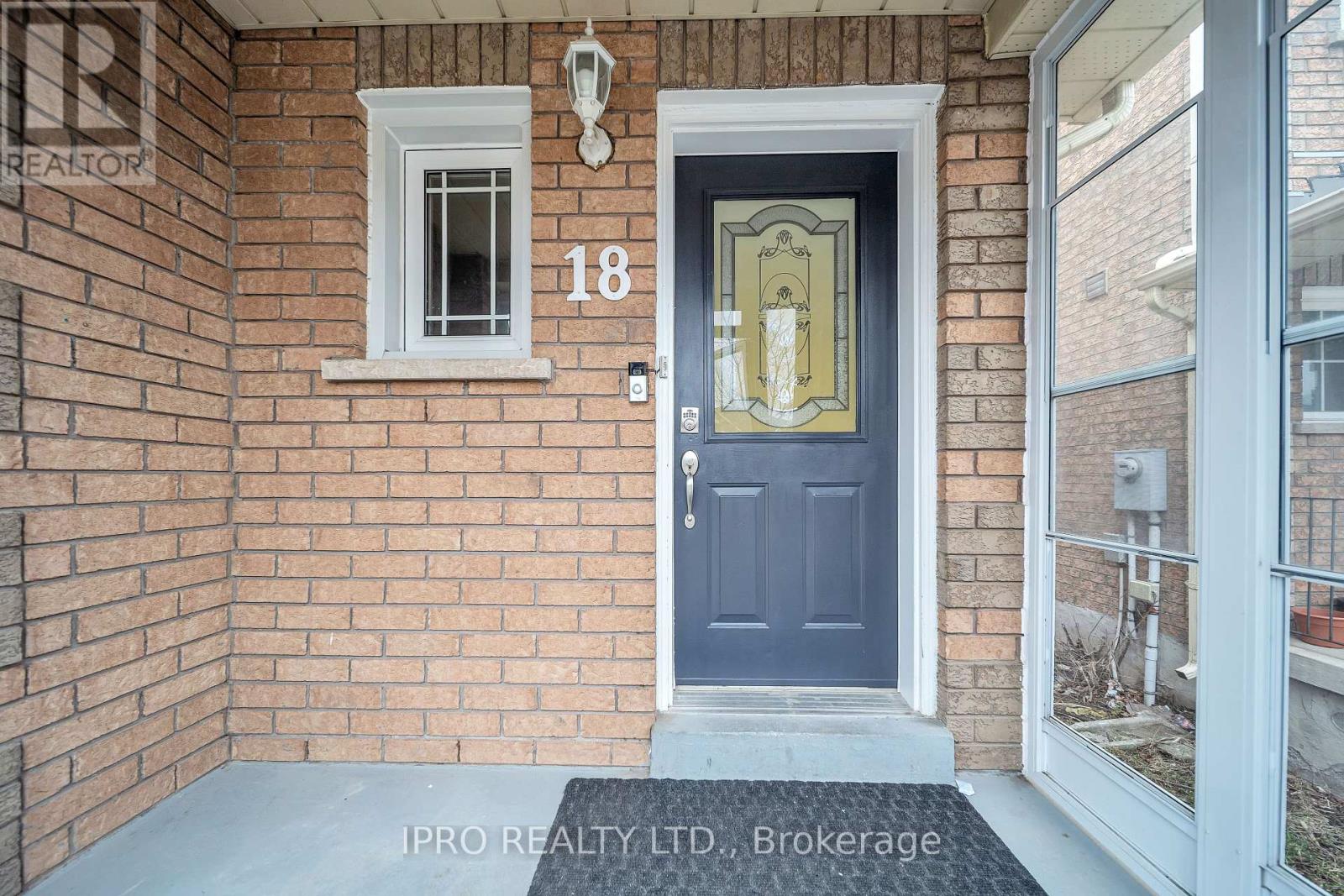 18 Tessler Crescent, Brampton, Ontario  L6X 4P8 - Photo 5 - W12208030