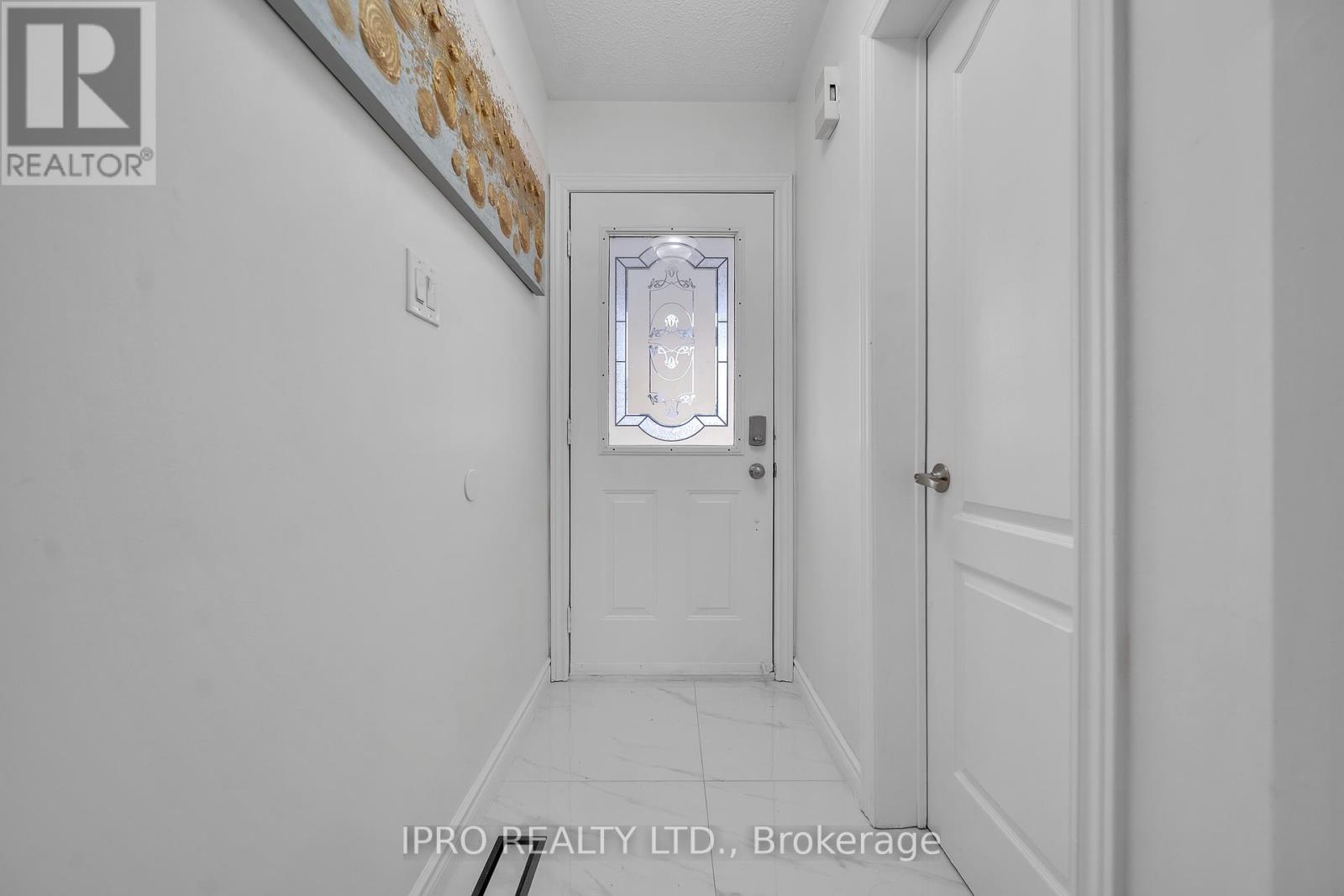 18 Tessler Crescent, Brampton, Ontario  L6X 4P8 - Photo 6 - W12208030