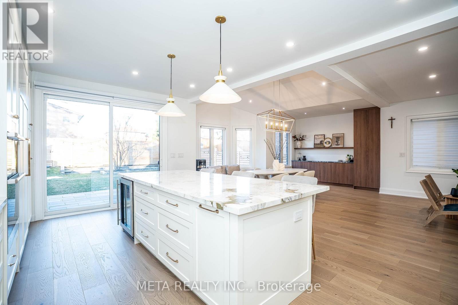 20 Shaver Avenue N, Toronto, Ontario  M9B 4N4 - Photo 11 - W12208031