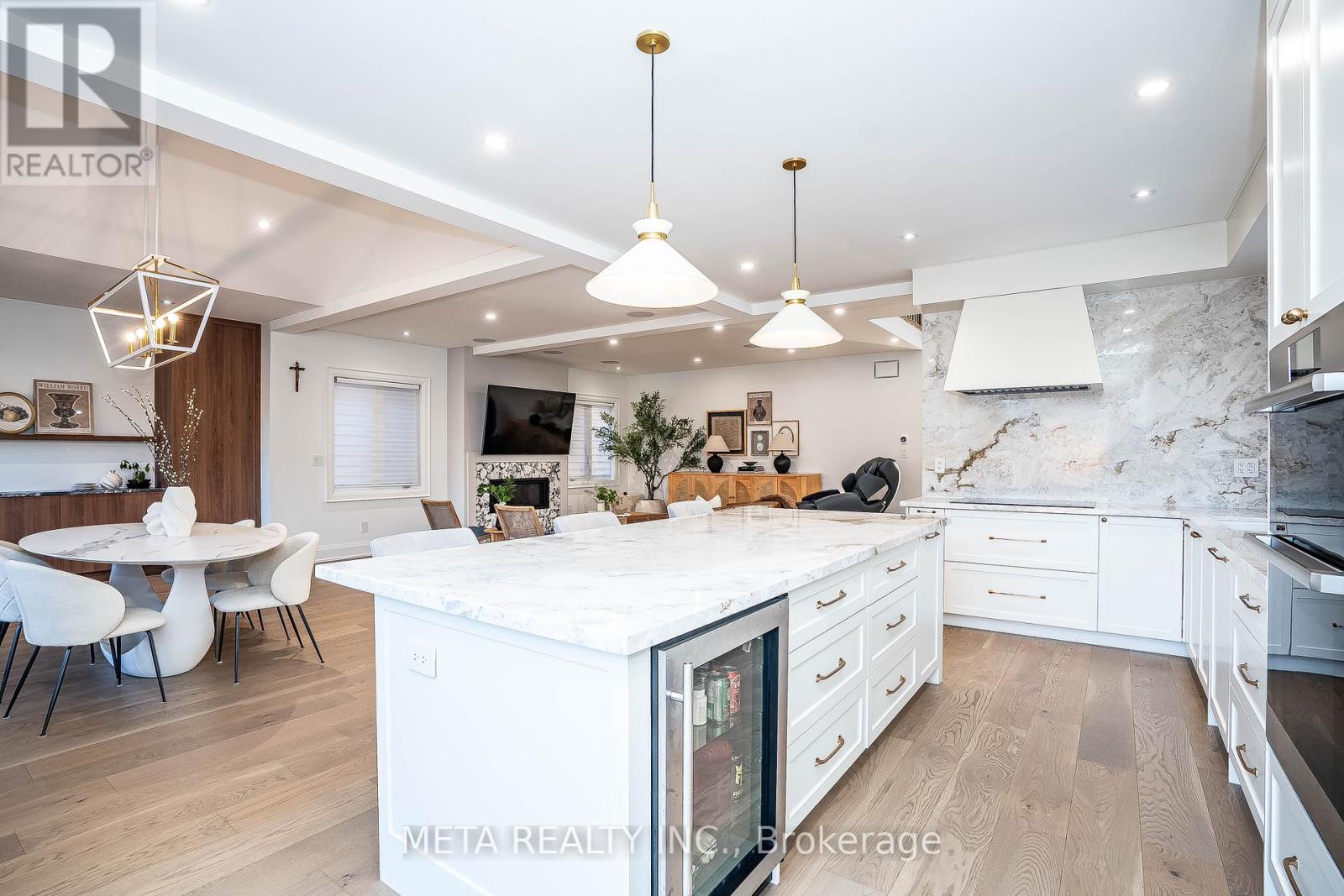 20 Shaver Avenue N, Toronto, Ontario  M9B 4N4 - Photo 12 - W12208031