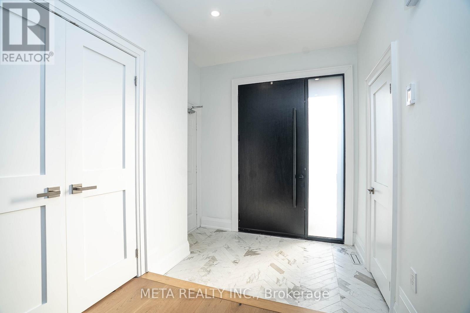 20 Shaver Avenue N, Toronto, Ontario  M9B 4N4 - Photo 16 - W12208031