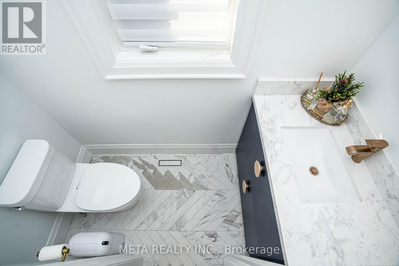 20 Shaver Avenue N, Toronto, Ontario  M9B 4N4 - Photo 17 - W12208031