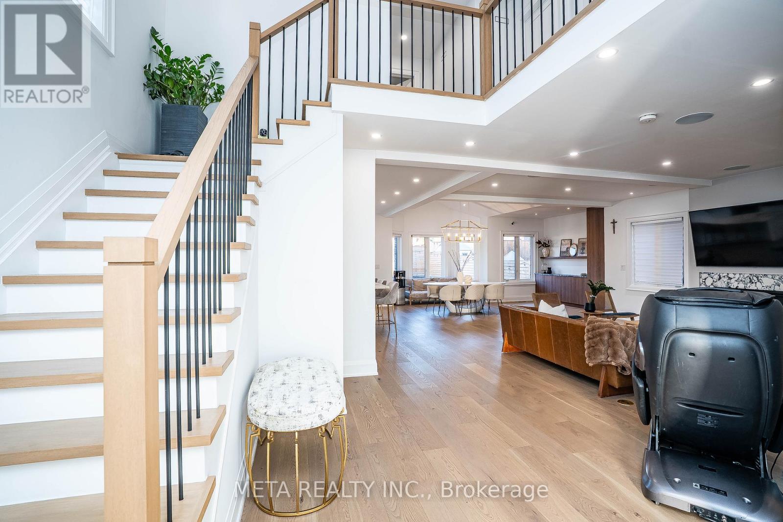 20 Shaver Avenue N, Toronto, Ontario  M9B 4N4 - Photo 18 - W12208031