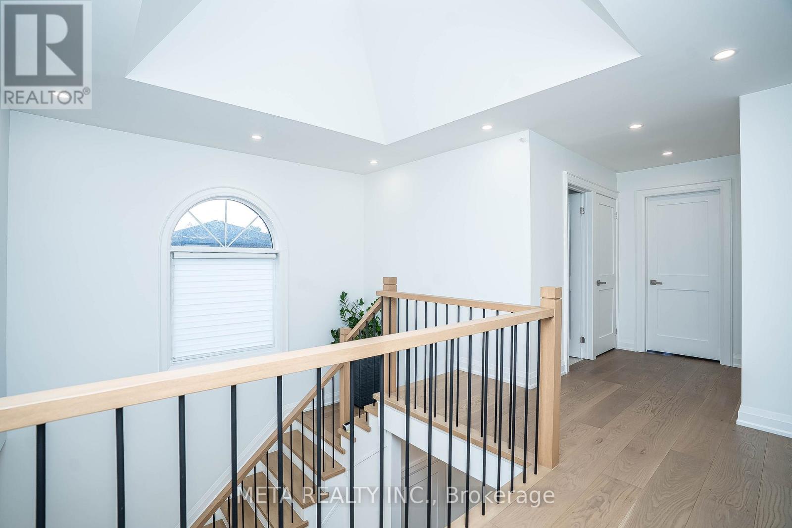 20 Shaver Avenue N, Toronto, Ontario  M9B 4N4 - Photo 19 - W12208031