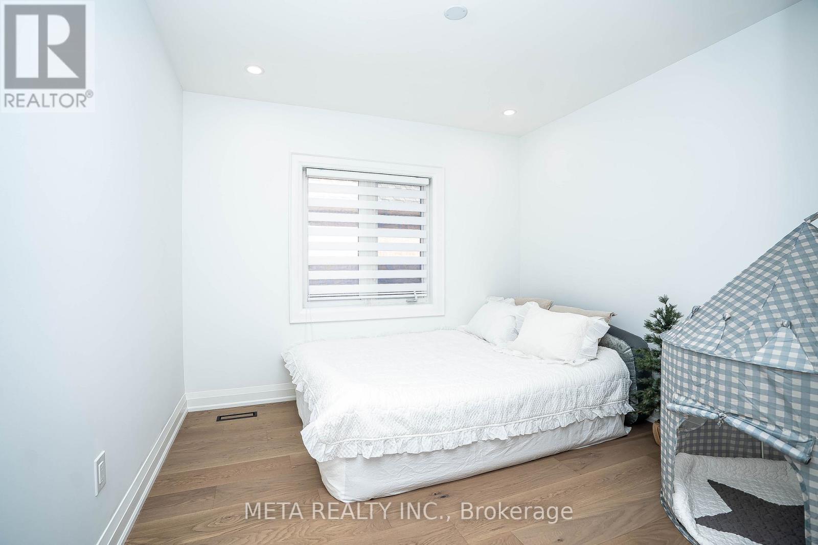 20 Shaver Avenue N, Toronto, Ontario  M9B 4N4 - Photo 25 - W12208031