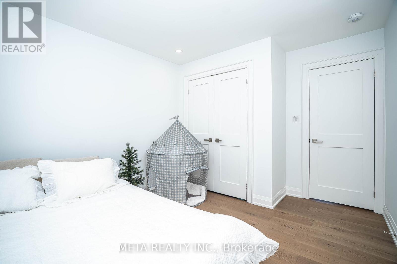 20 Shaver Avenue N, Toronto, Ontario  M9B 4N4 - Photo 26 - W12208031