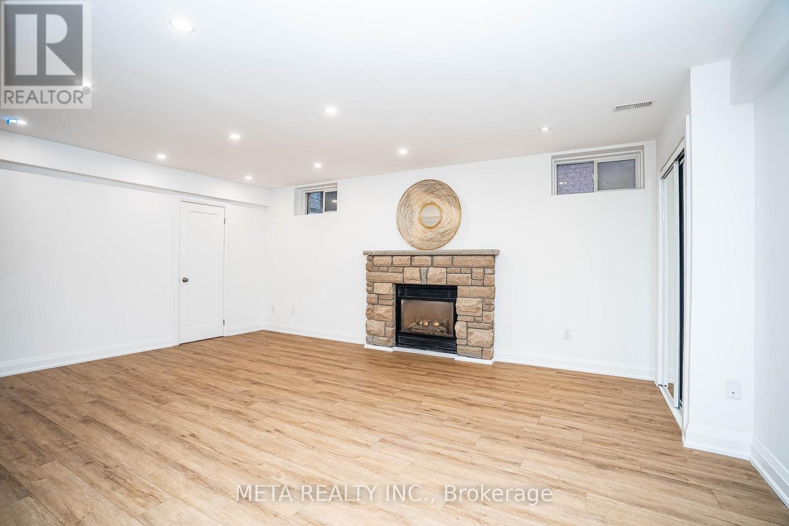 20 Shaver Avenue N, Toronto, Ontario  M9B 4N4 - Photo 37 - W12208031