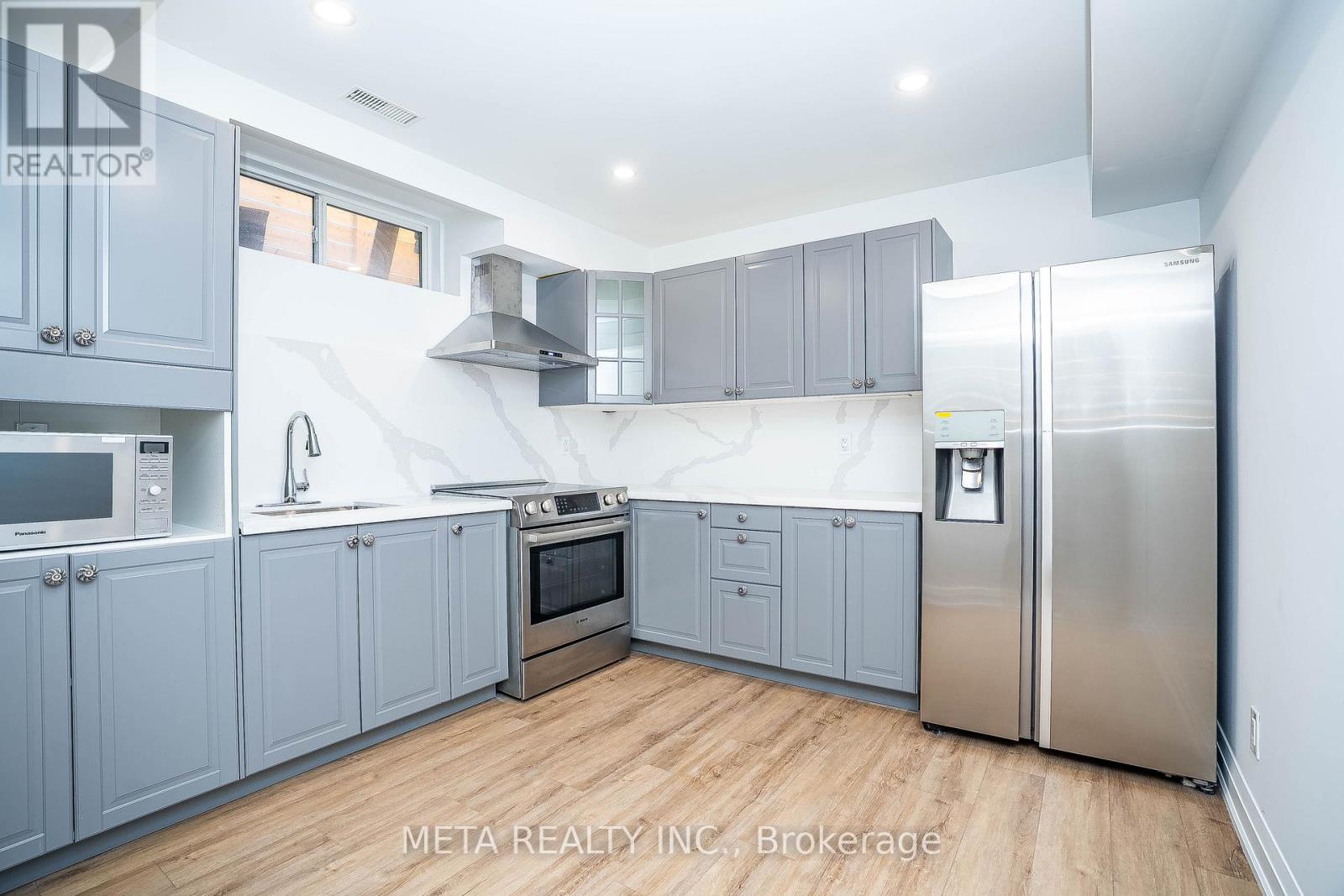 20 Shaver Avenue N, Toronto, Ontario  M9B 4N4 - Photo 38 - W12208031
