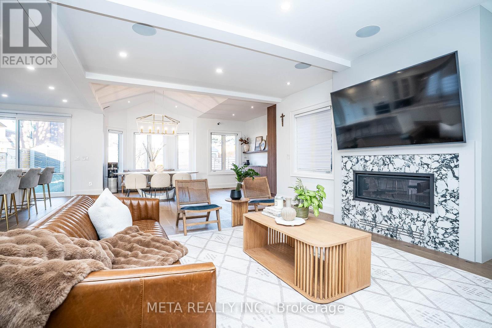 20 Shaver Avenue N, Toronto, Ontario  M9B 4N4 - Photo 4 - W12208031